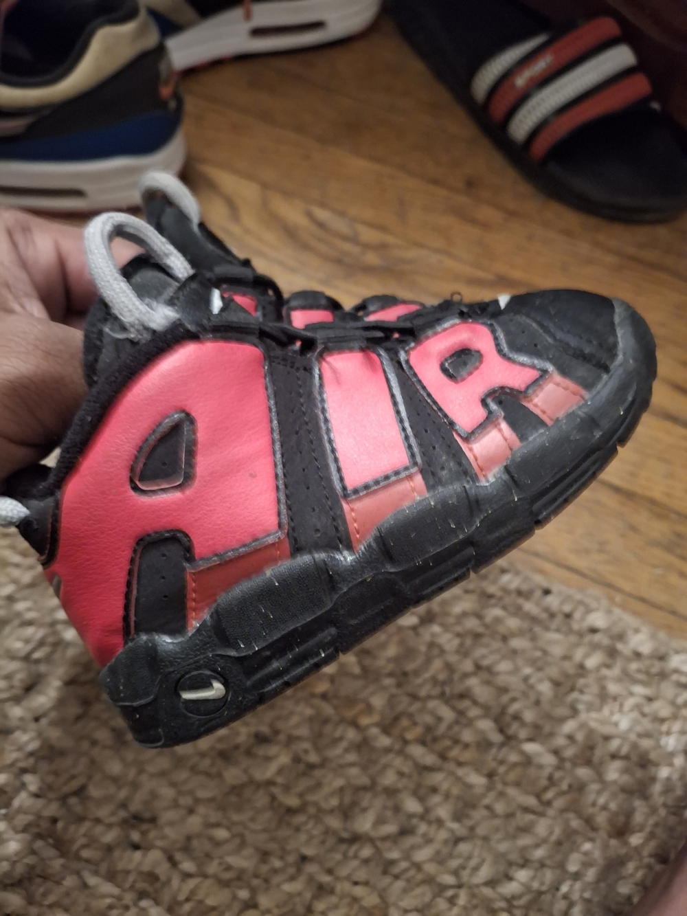 Kids NIKE Uptempo Red and Black 8c